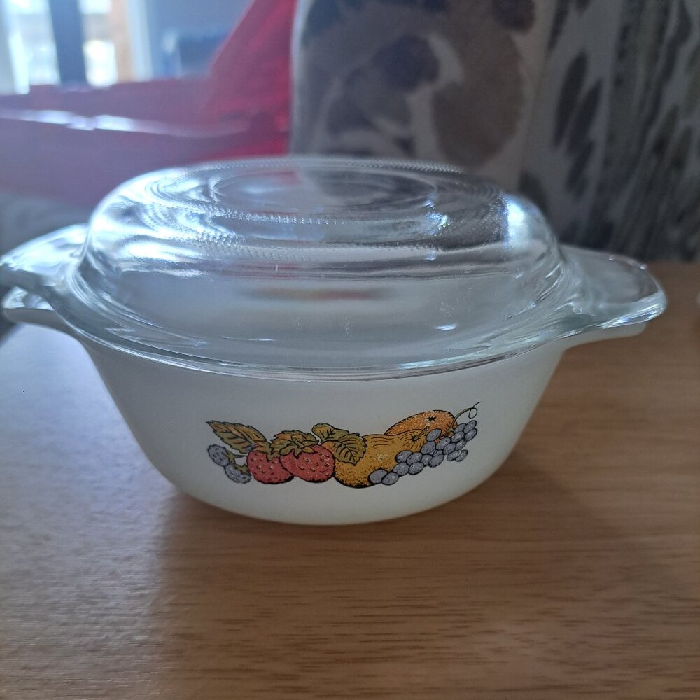 Vtg Anchor Hocking Fruit Casserole Dish with Lid  #472. 5” Small Milk Glass USA